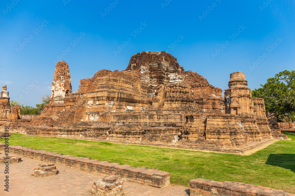 Ancient castle at Wat Mahathat in Buddhist temple Is a temple built in ancient times at Ayutthaya near Bangkok. Thailand Ancient castle at Wat Mahathat in Buddhist temple Is a temple built in ancient times at Ayutthaya near Bangkok. Thailand