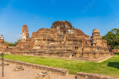 Ancient castle at Wat Mahathat in Buddhist temple Is a temple built in ancient times at Ayutthaya near Bangkok. Thailand