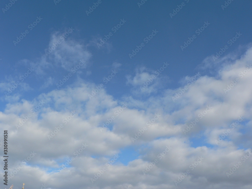 Naklejka premium Beautiful blue sky with clouds background. Sky clouds. Air and fluffy clouds in the blue sky on a sunny day, background texture. Copy space for your text.