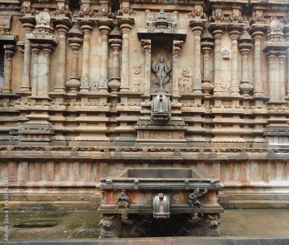 Thanjavur temple carving