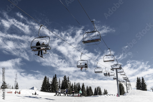 Tableau sur toile View of the chairlifts of the Morzine ski slopes in the French Alps during winte