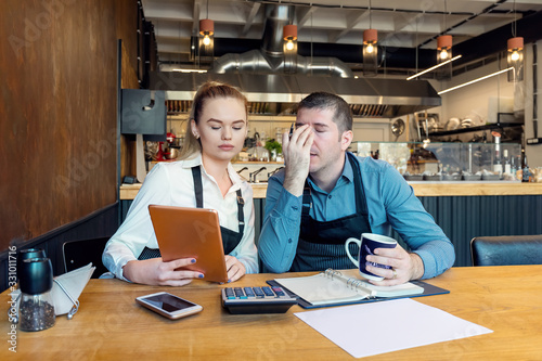 Bilde på lerret Worried business owners calculating finances - Small restaurant entrepreneurs SM