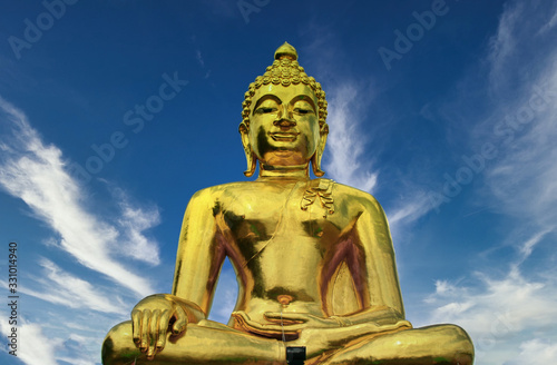 Temple de Thaïlande avec ses statues et stupas