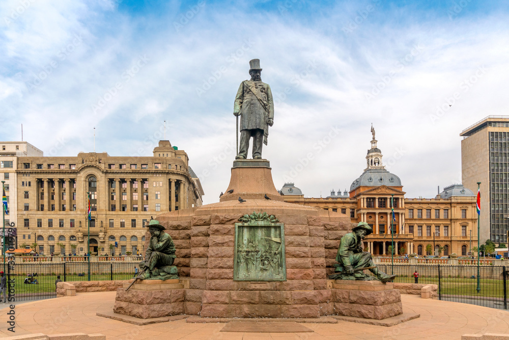 Obraz premium Pomnik na placu kościelnym w Pretorii, stolicy Republiki Południowej Afryki