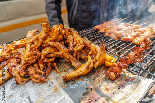 Obraz na płótnie South African street food - barbecued chicken skewers and feet w salonie