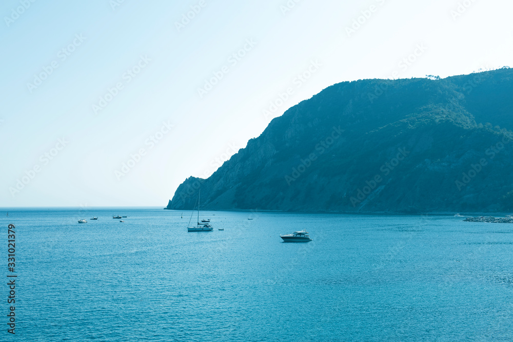 Fototapeta premium boats on the blue ocean