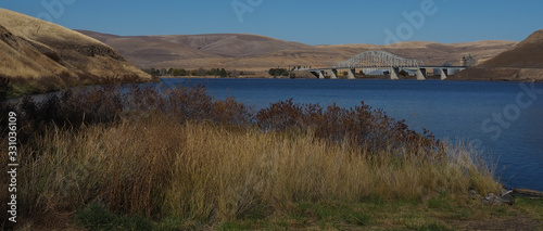 Fototapeta Naklejka Na Ścianę i Meble -  Steel, arched, highway bridge crossing Columbia River in the Palouse of Eastern Washington during dry fall season