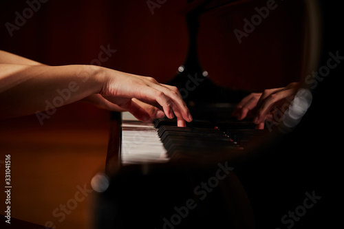 A woman playing the piano © mnimage