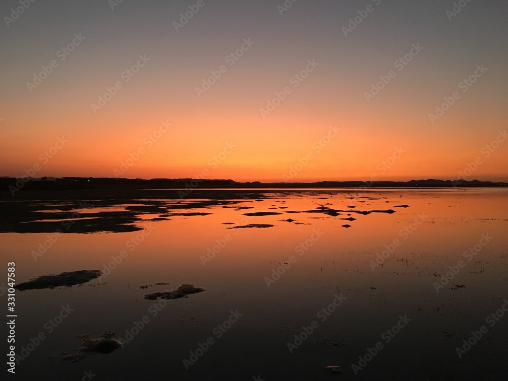 Sonnenuntergang am Strand von Marsa Alam in Egypten