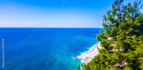 Papier peint Black sea coast on a sunny day. Abkhazia