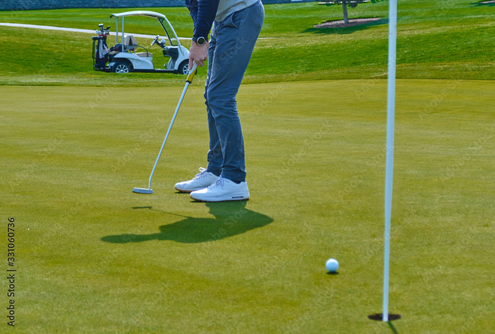 Fototapeta premium young man playing golf
