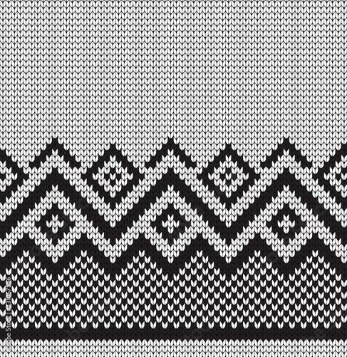 Knitted seamless geometric ornament