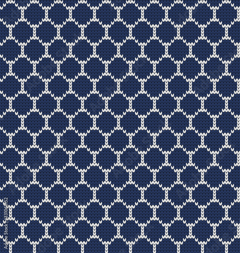 Knitted seamless small geometric pattern