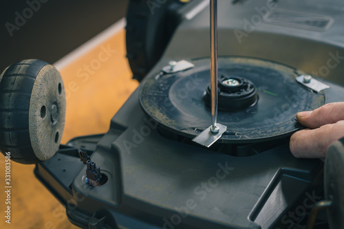 Fotografija Fresh  new cutting blades on motorized robotic lawnmower