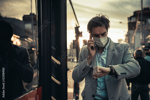 A man is late for a meeting, wearing a surgical mask, hurry up to catch the bus