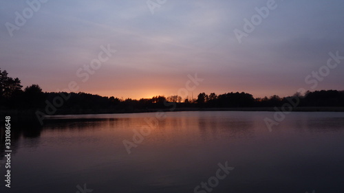 zachód słońca nad jeziorem © przemjarz