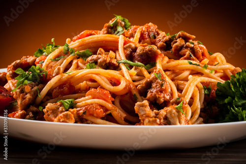 Canvas Print Spaghetti with meat, tomato sauce and vegetables