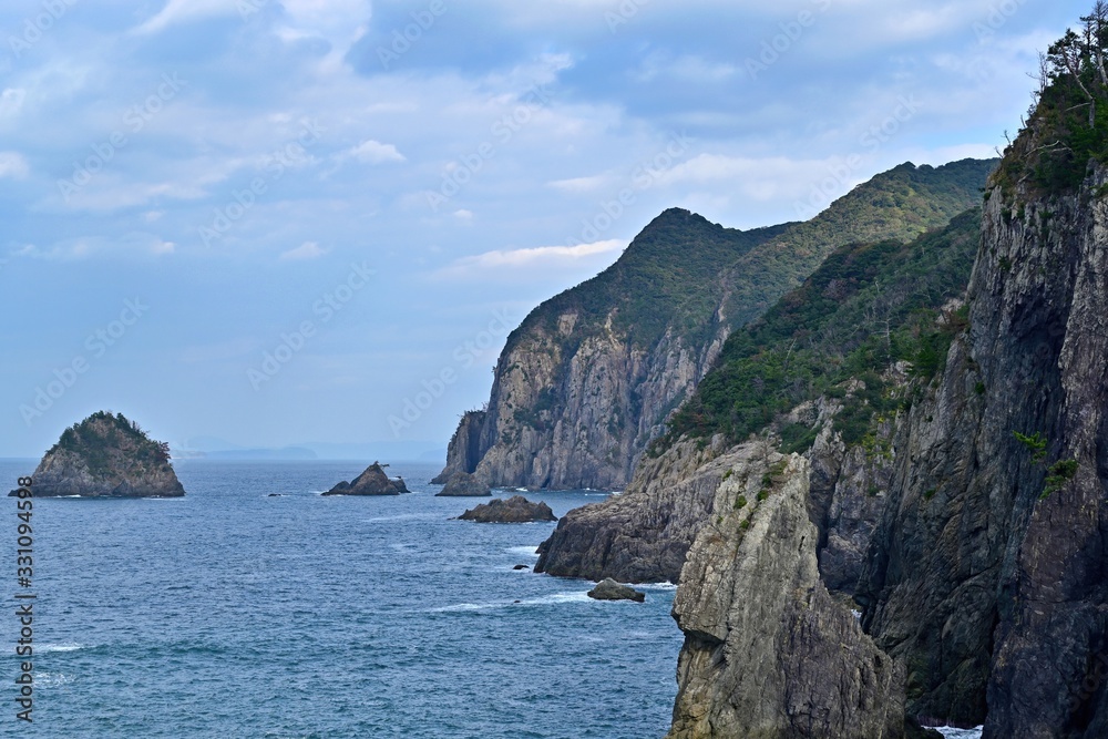 断崖絶壁と青海島の海のコラボ情景＠山口