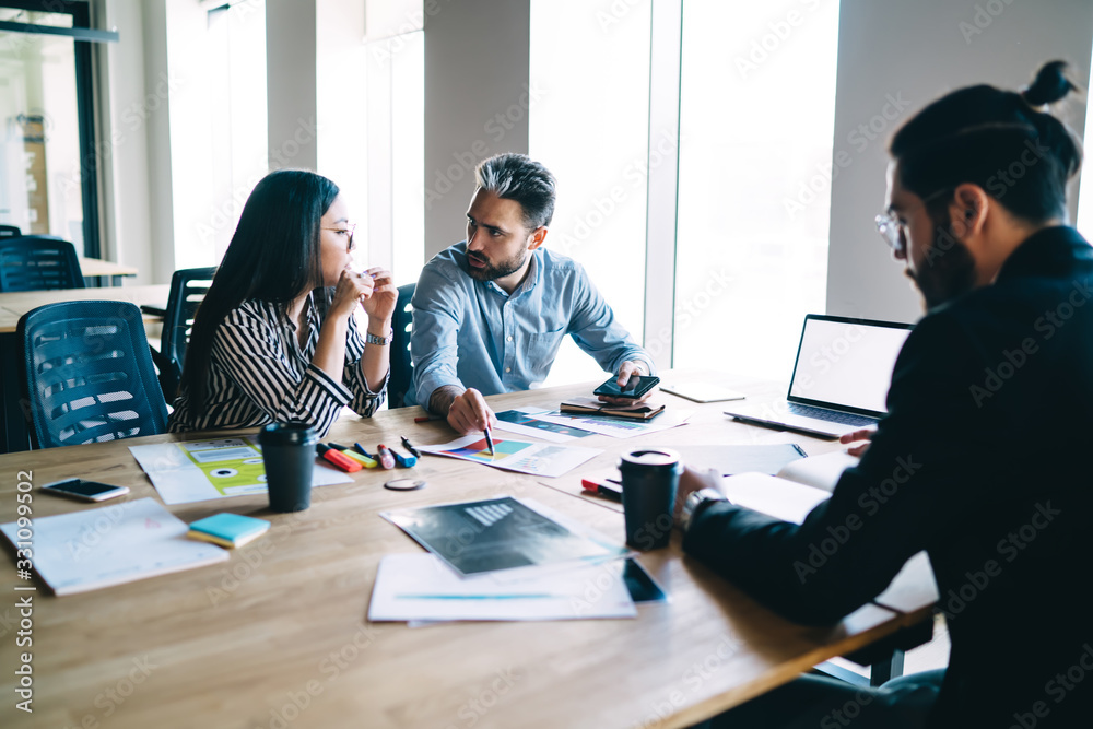 Fototapeta premium Diverse colleagues discussing business information