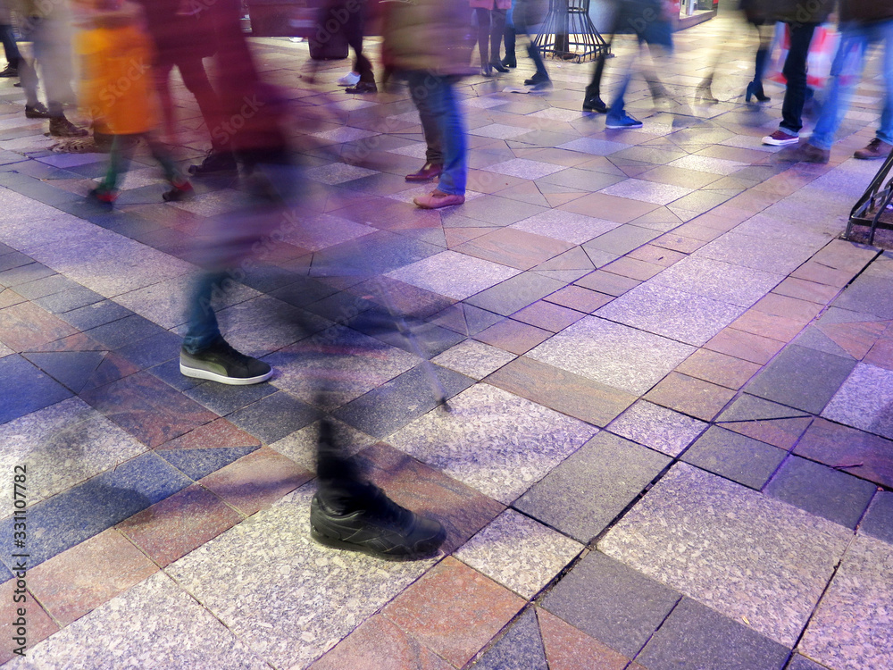 Obraz premium people walking on a pedestrian street at night