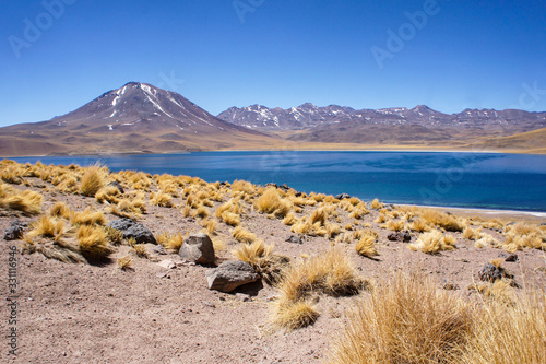 linda paisagem lagoa vulcão deserto do atacama
