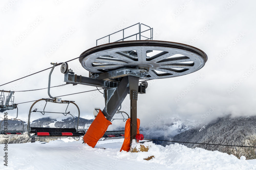Φωτογραφία Close-up of the chairlift machine of the chairlifts in the Morzine station in th