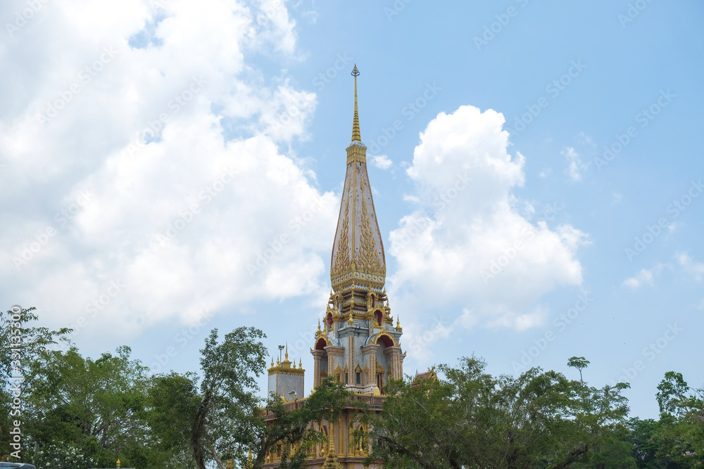 Fototapeta premium Buddhist temple with Buddha statues on a green background