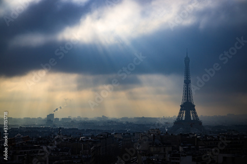 Beautiful eiffel tower backlight photo, paris