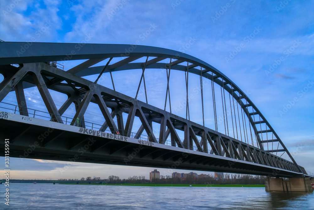 Rheinbrücke zwischen Düsseldorf Hamm und Neuss