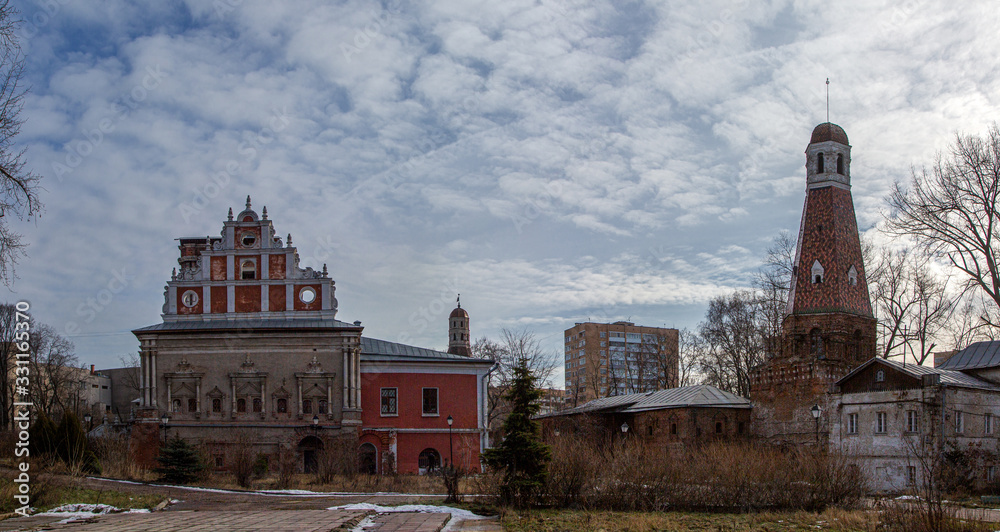 A walk along the Simonov Monastery in Moscow