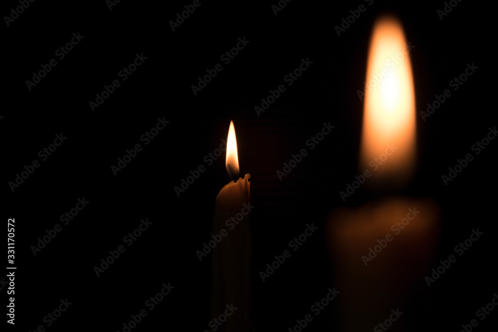 The background image is a light orange and yellow candle. The background image is a light orange and yellow candle.