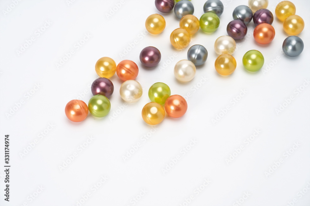 The colorful fragrant beads with all kinds of fragrance in the white background can make the air fresh and let the opposite sex like you, so that you can put it in the car or the room The colorful fragrant beads with all kinds of fragrance in the white background can make the air fresh and let the opposite sex like you, so that you can put it in the car or the room