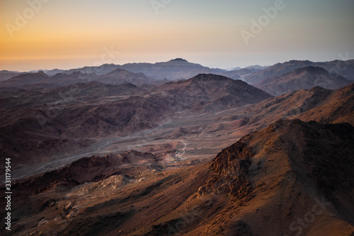 Nascer do sol no topo do monte Sinai