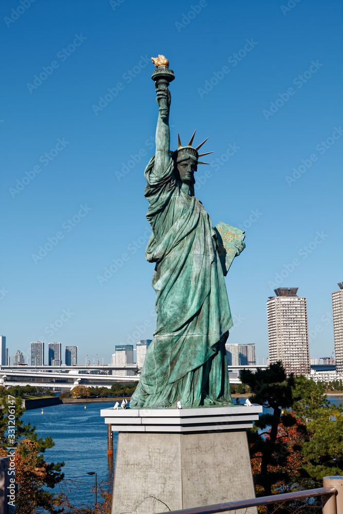 Fototapeta premium Statue of Liberty in Tokyo, Lady liberty in Japan