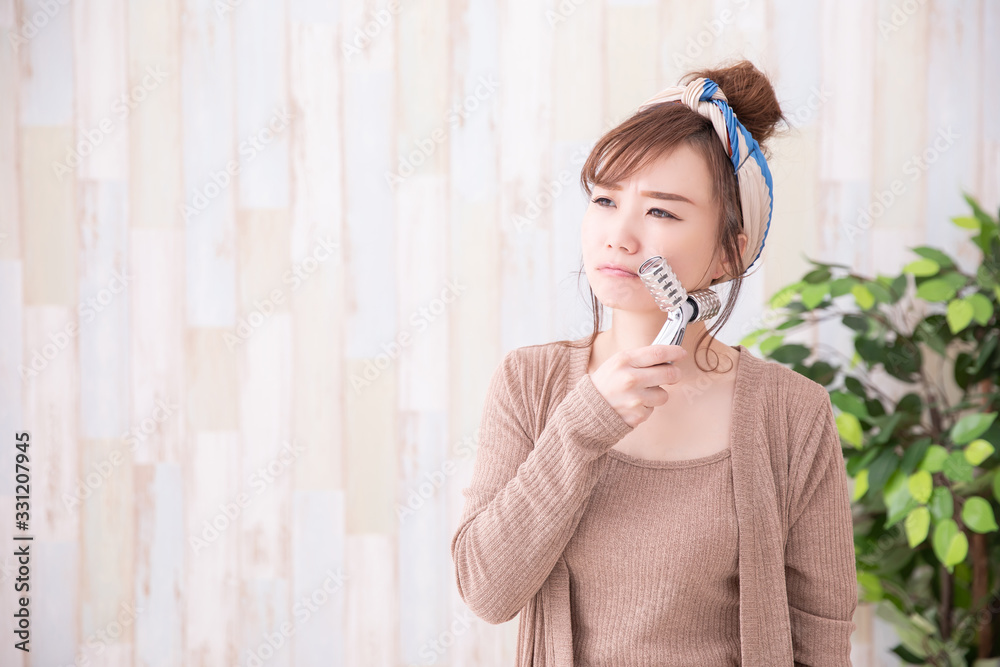 ルームウェアの女性 ルームウェアの女性