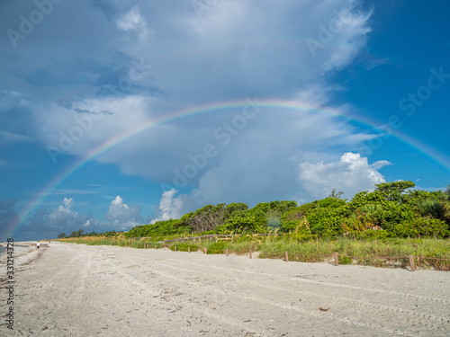Fotografie Rainbow over Sanibel Island Lighthouse Beach Park on the Gulf of Mexico on Sanib