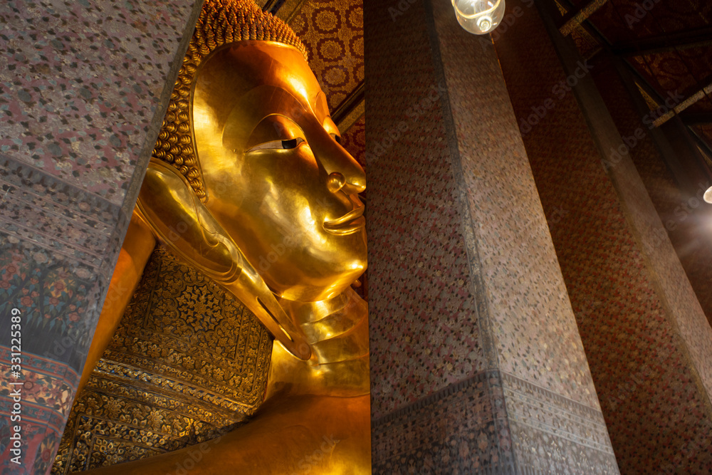 Reclining Buddha statue at Wat Pho