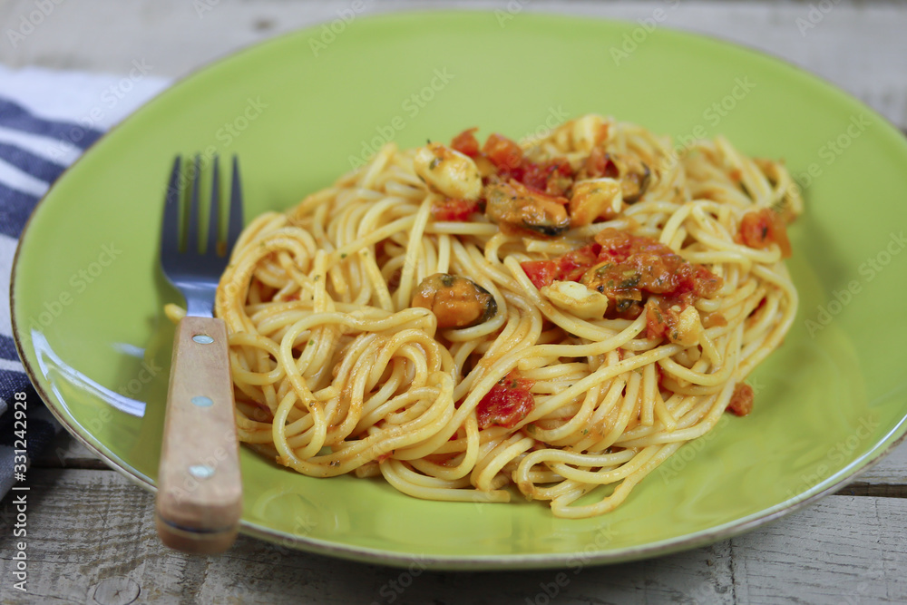 spaghetti à la tomate et fruits de mer
