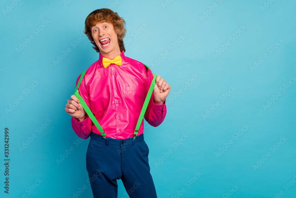 Portrait of funny man pull green suspenders scream joking enjoy free time rest relax wear good look style clothing isolated over vibrant blue color background