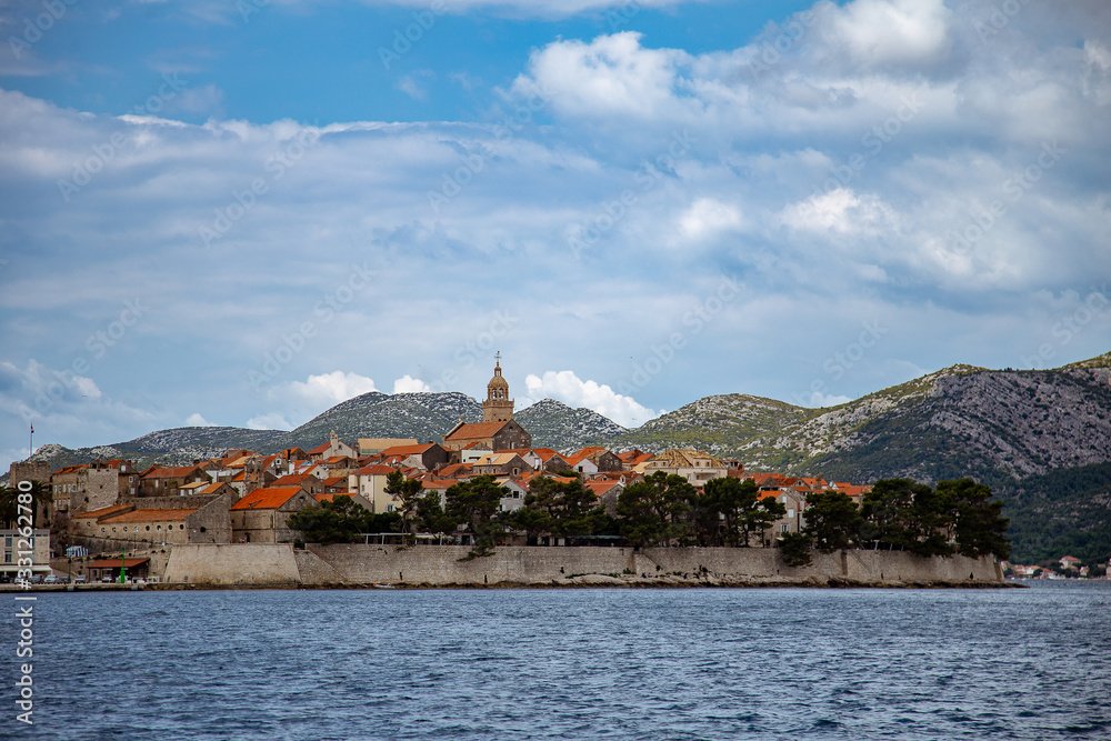 Korcula - chorwackie miasteczko. Widok z morza