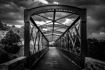 Aluminium schilderij Zwart wit Old metallic bridge in black and white using long exposure  © Stan