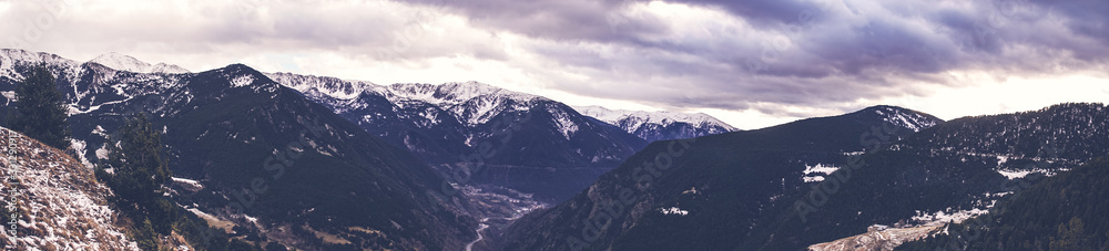 MONTAÑAS CON NIEVE