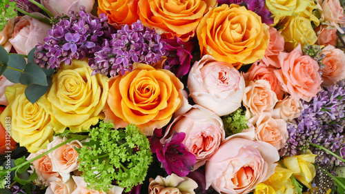 Flower arrangement background with roses © Arra Vais