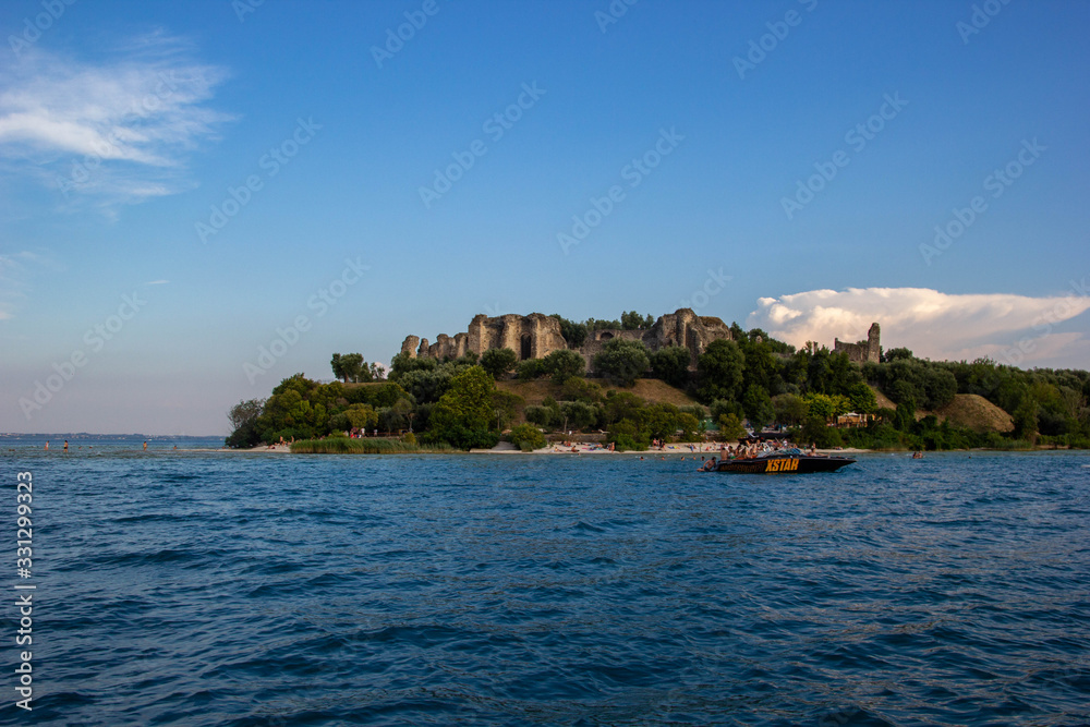 italy sirmone 26.07.2019 lago lake boat ride