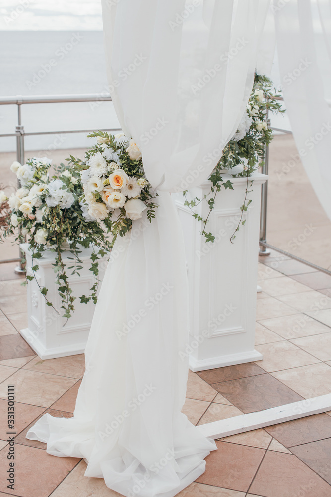 White Floral Wedding Decoration White Floral Wedding Decoration