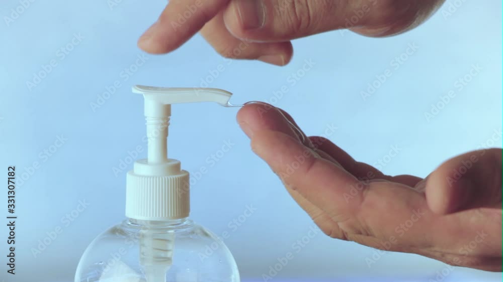 Limpieza de manos con alcohol gel para evitar el corona virus Limpieza de manos con alcohol gel para evitar el corona virus
