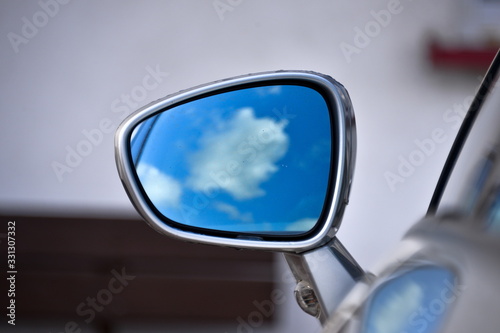 This is a view of Citroen C5 X7 side mirror photo