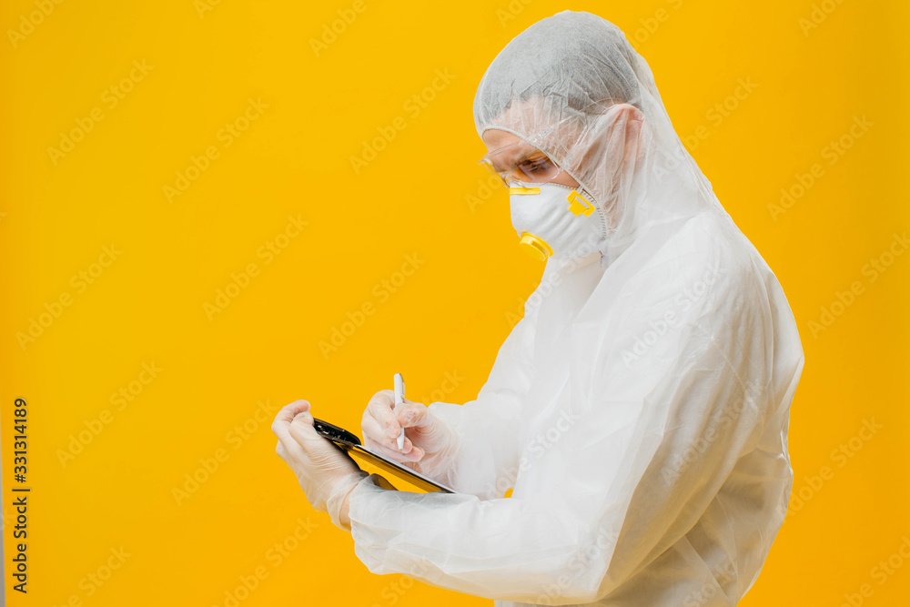 the epidemiologist writes the data in the infection area