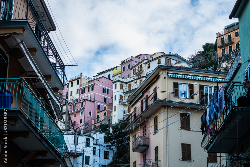 Ruelle de Manarola, village typique des Cinque Terre, Italie