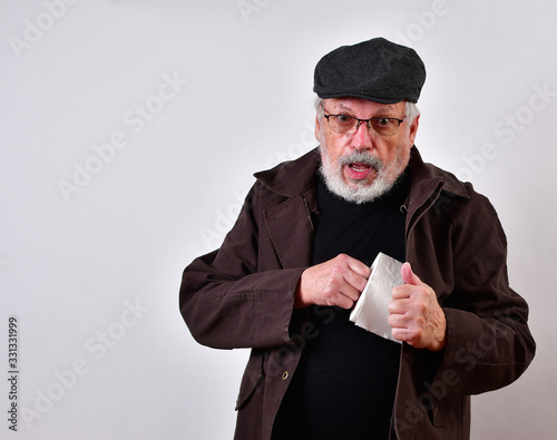 Billede på lærred Old man in a trench coat is offering to sell toilet paper at exorbitant prices